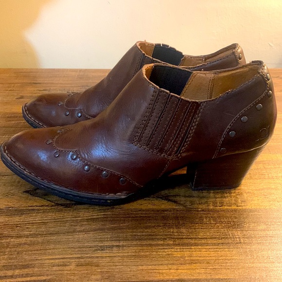 Born Chattel Brown Leather Studded Heeled Ankle Boots Size 9.5 - Picture 3 of 11